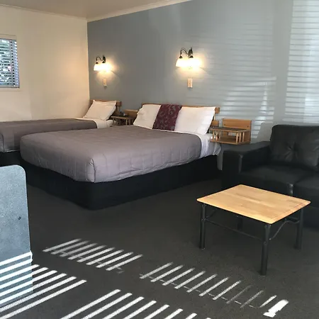 Pacific Harbour Motor Inn-3